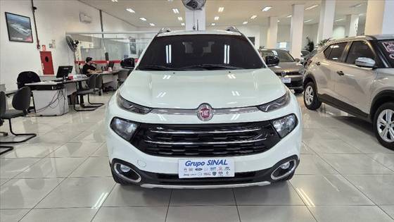 FIAT TORO 2.0 16V TURBO DIESEL VOLCANO 4WD AT9 FIAT TORO 2.0 16V TURBO DIESEL VOLCANO 4WD AT9